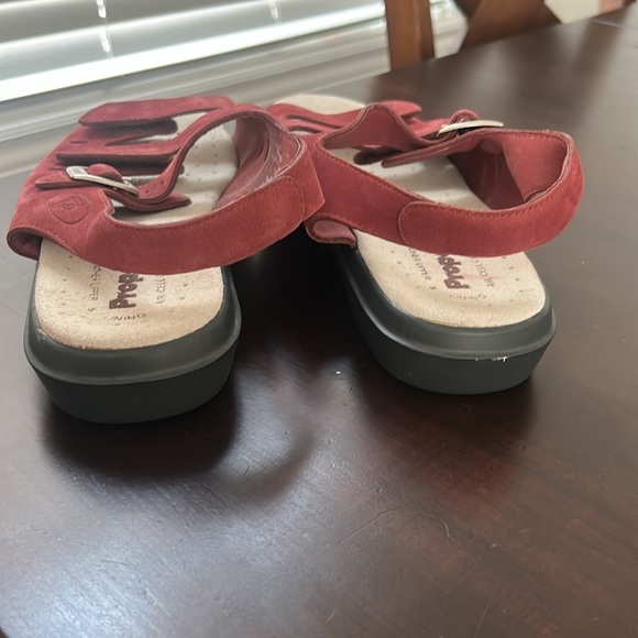 Propet Suede Strappy Red Walking Sandals Women Size 9 Wide - Picture 6 of 16